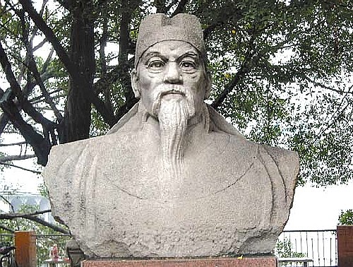 ​位於韶关市东提路河滨公园的张九龄石像。